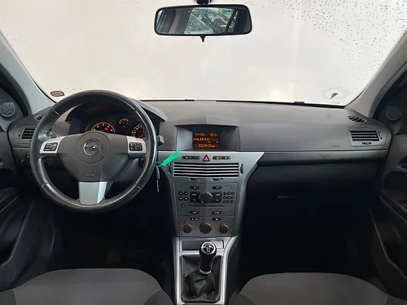 Opel Astra 2011 photo 5