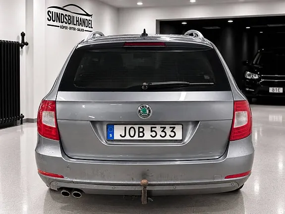 Skoda Superb 2012 photo 4