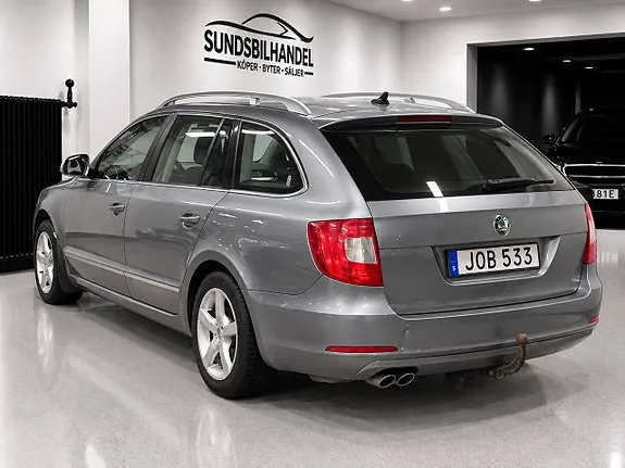 Skoda Superb 2012 photo 3