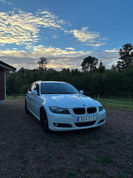 BMW 320D 2011 photo 2
