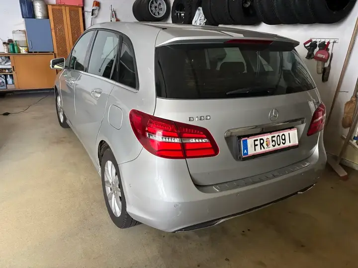 Mercedes-Benz B-Class 2015 photo 2