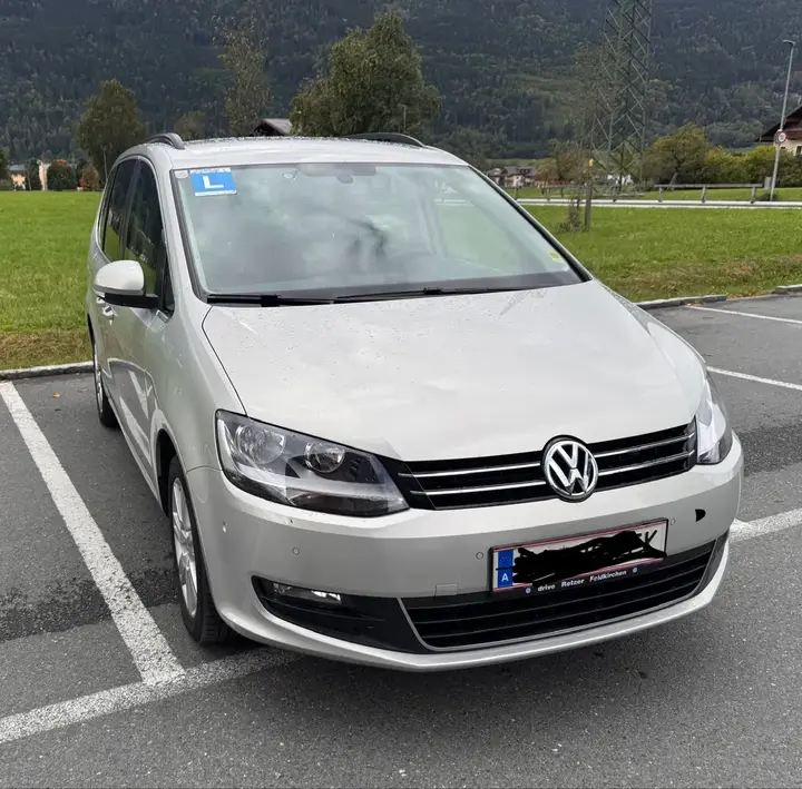 Volkswagen Sharan 2011 photo 2