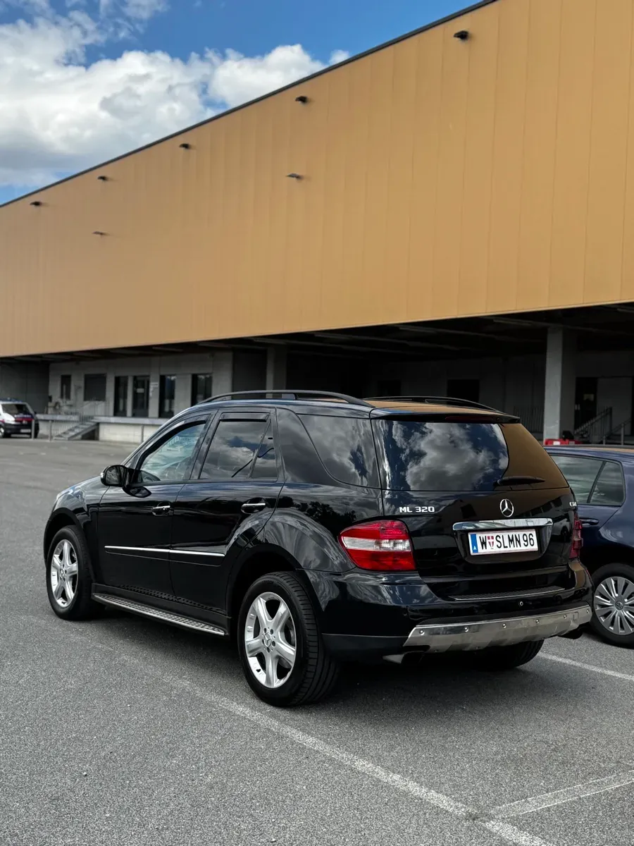 Mercedes-Benz M-Class 2005 photo 2