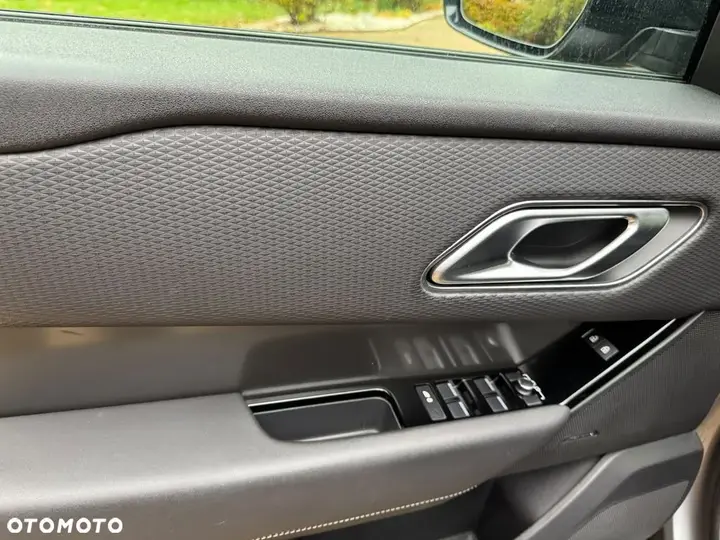 Land Rover Range Rover Velar 2022 photo 3