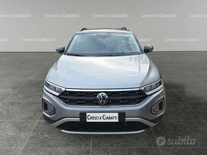 Volkswagen T-Roc 2024 photo 2