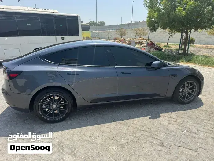 Tesla Model 3 2023 photo 4