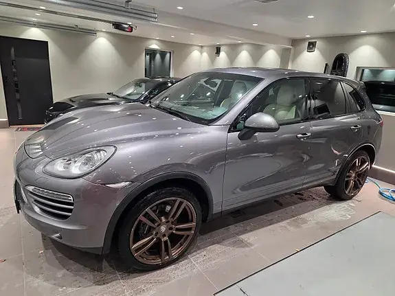Porsche Cayenne 2013 photo 2