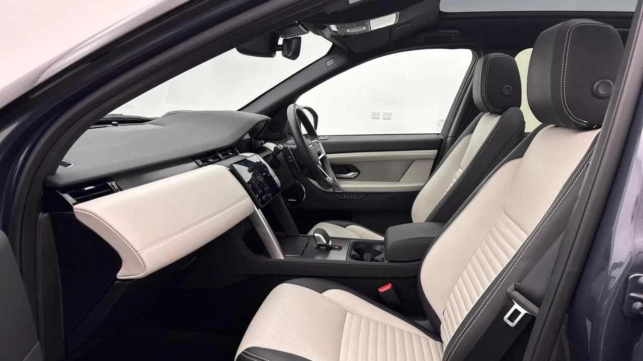Land Rover Discovery Sport 2025 photo 3