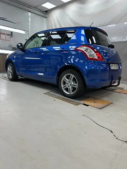 Suzuki Swift 2012 photo 2