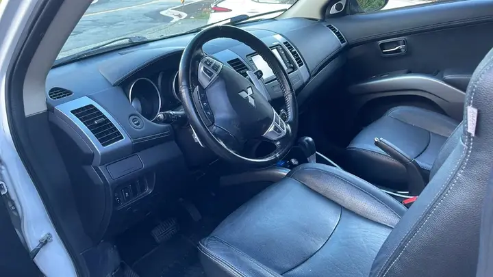 Mitsubishi Outlander 2013 photo 5