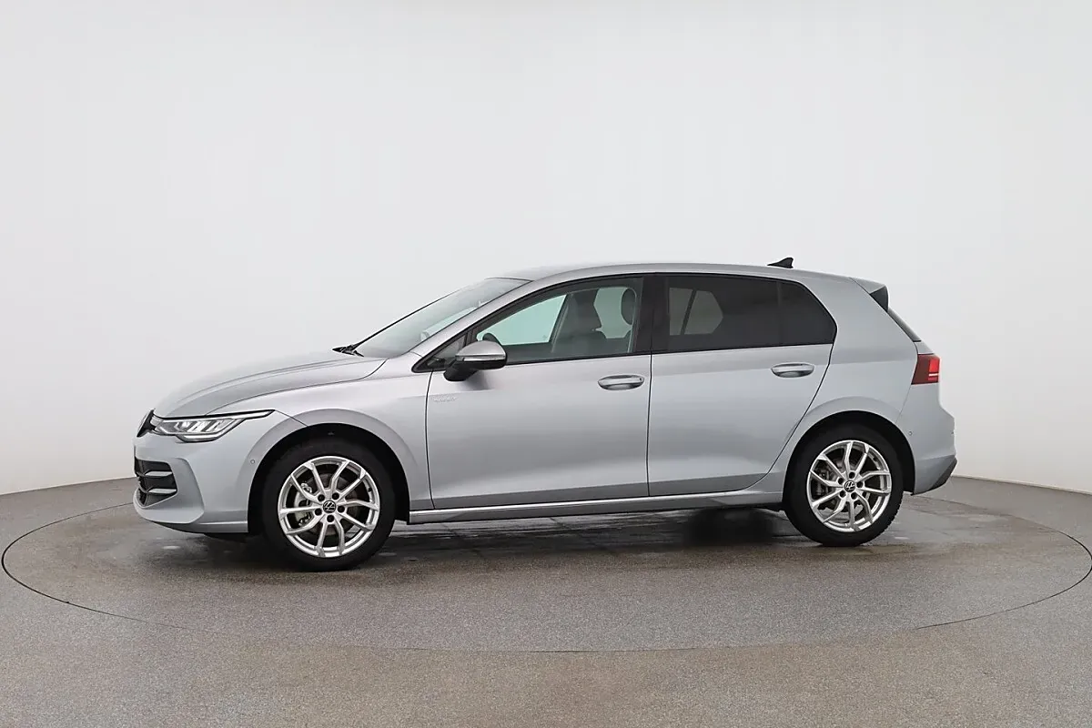 Volkswagen Golf 2026 photo 2