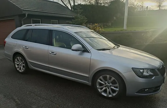 Skoda Superb 2015 photo 4