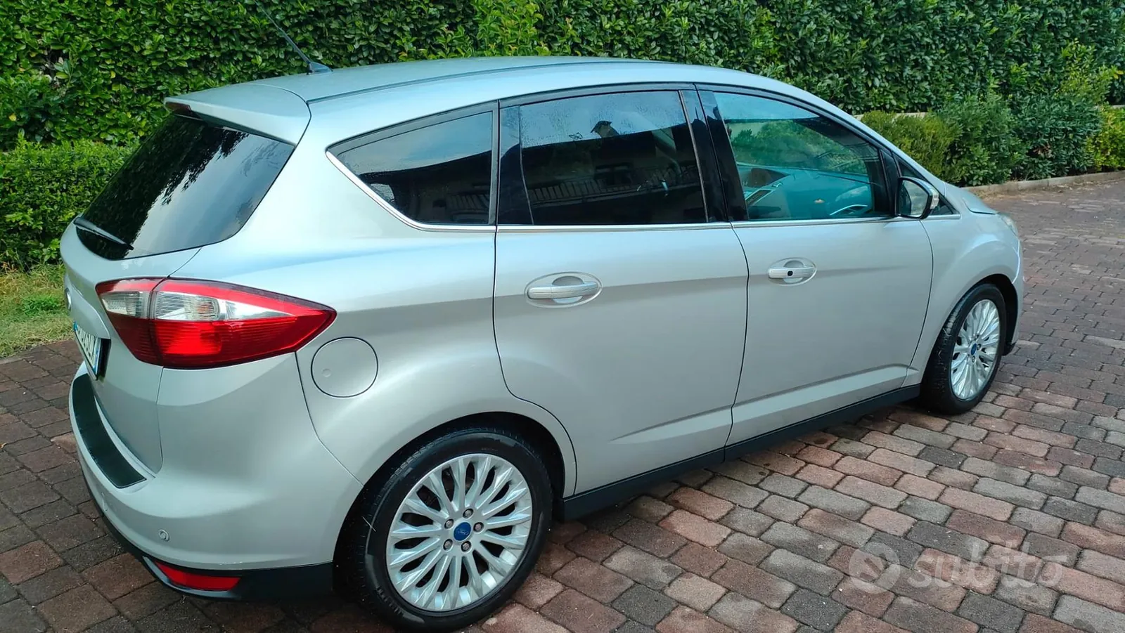 Ford C-Max 2011 photo 2