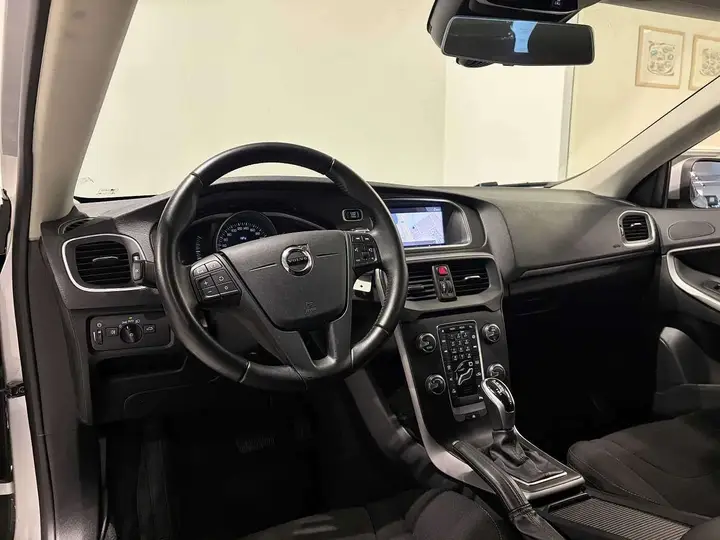 Volvo V40 2019 photo 4