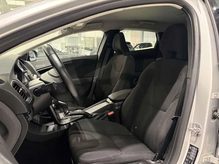 Volvo V40 2019 photo 5