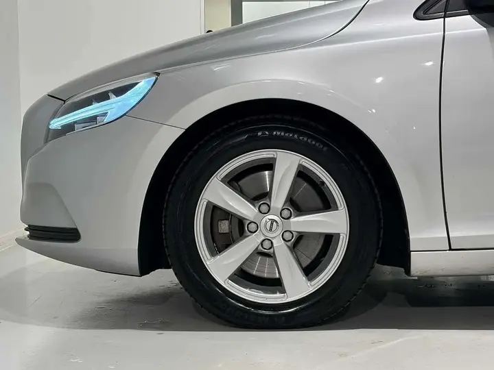 Volvo V40 2019 photo 3