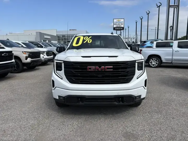 GMC Sierra 1500 2026 photo 2