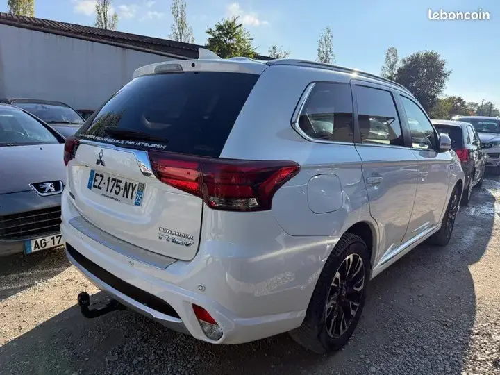 Mitsubishi Outlander 2018 photo 3