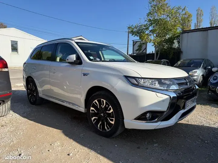 Mitsubishi Outlander 2018 photo 2