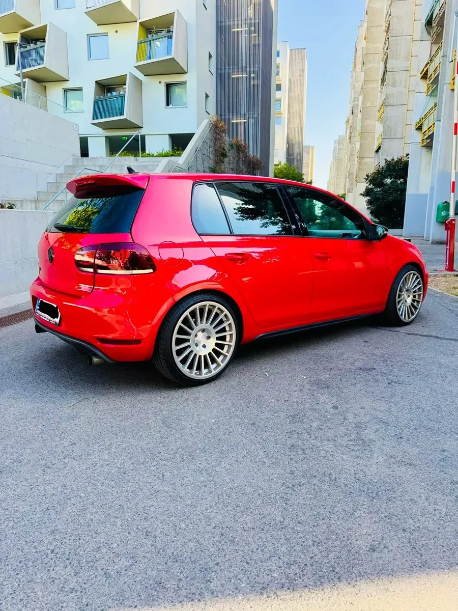 Volkswagen Golf 2011 photo 2