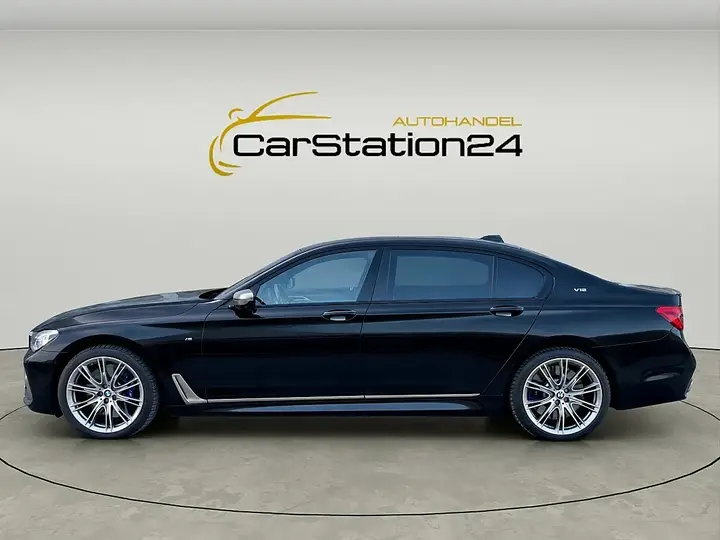 BMW 7 Series 2018 photo 2