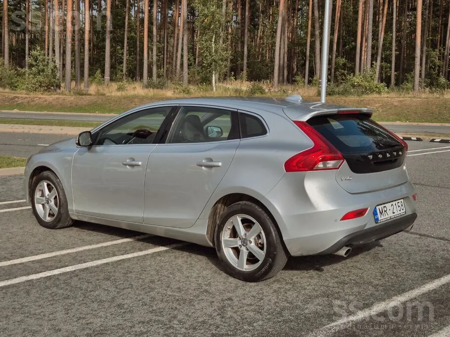 Volvo V40