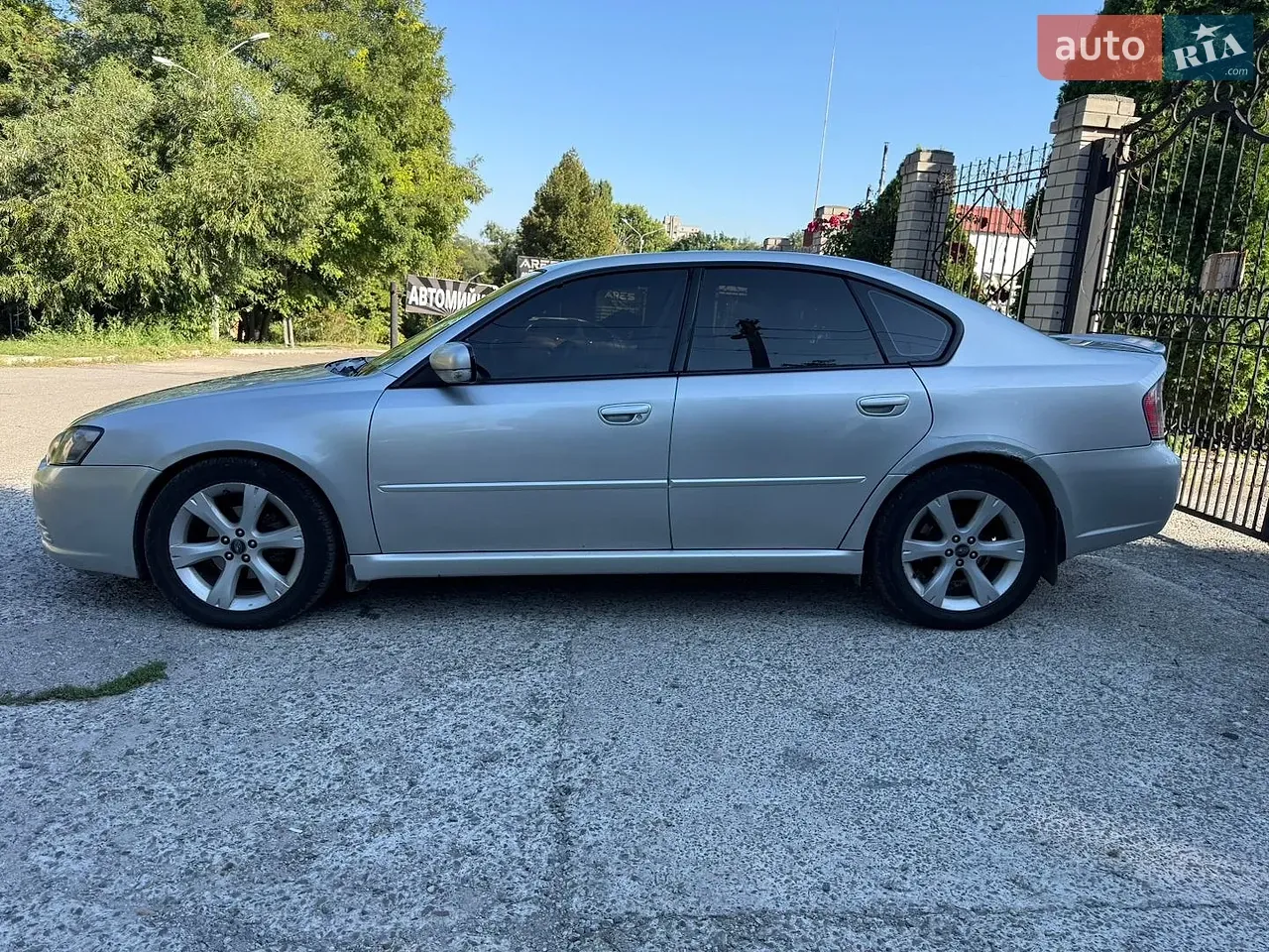 Subaru Legacy 2003 photo 2
