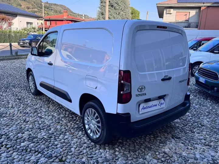 Toyota Proace City 2023 photo 3