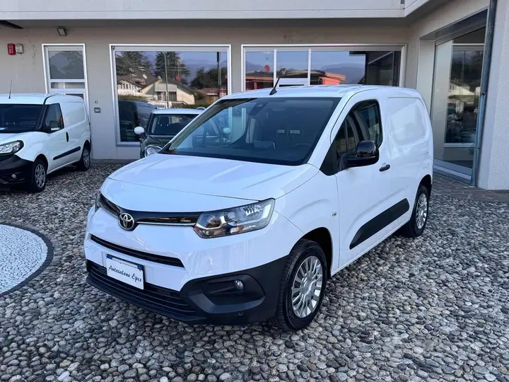Toyota Proace City 2023 photo 2