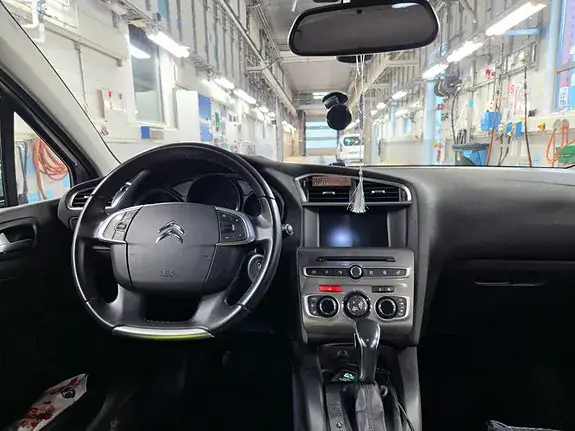 Citroen C4 2016 photo 2