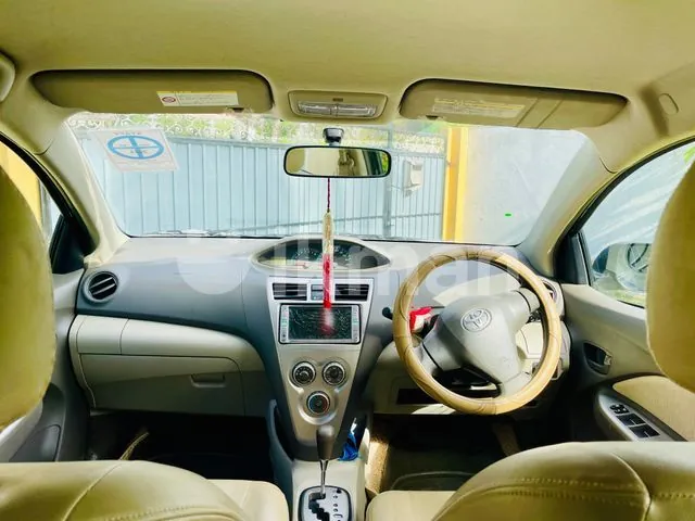 Toyota Belta 2010 photo 4