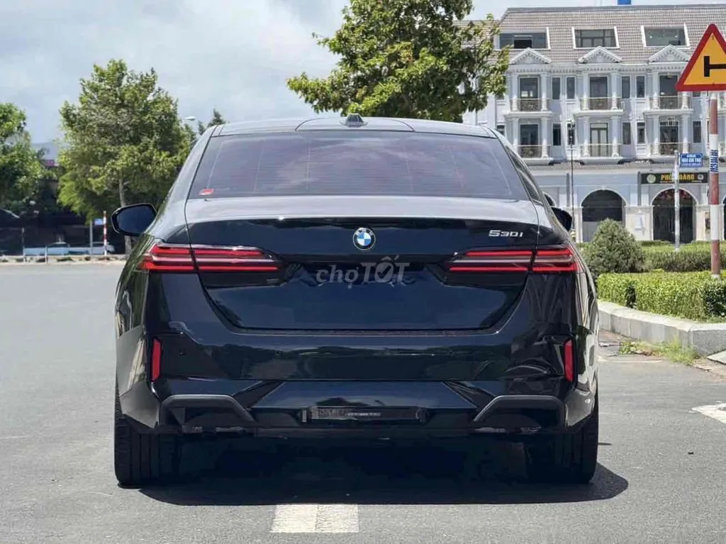 BMW 5 Series 2025 photo 4