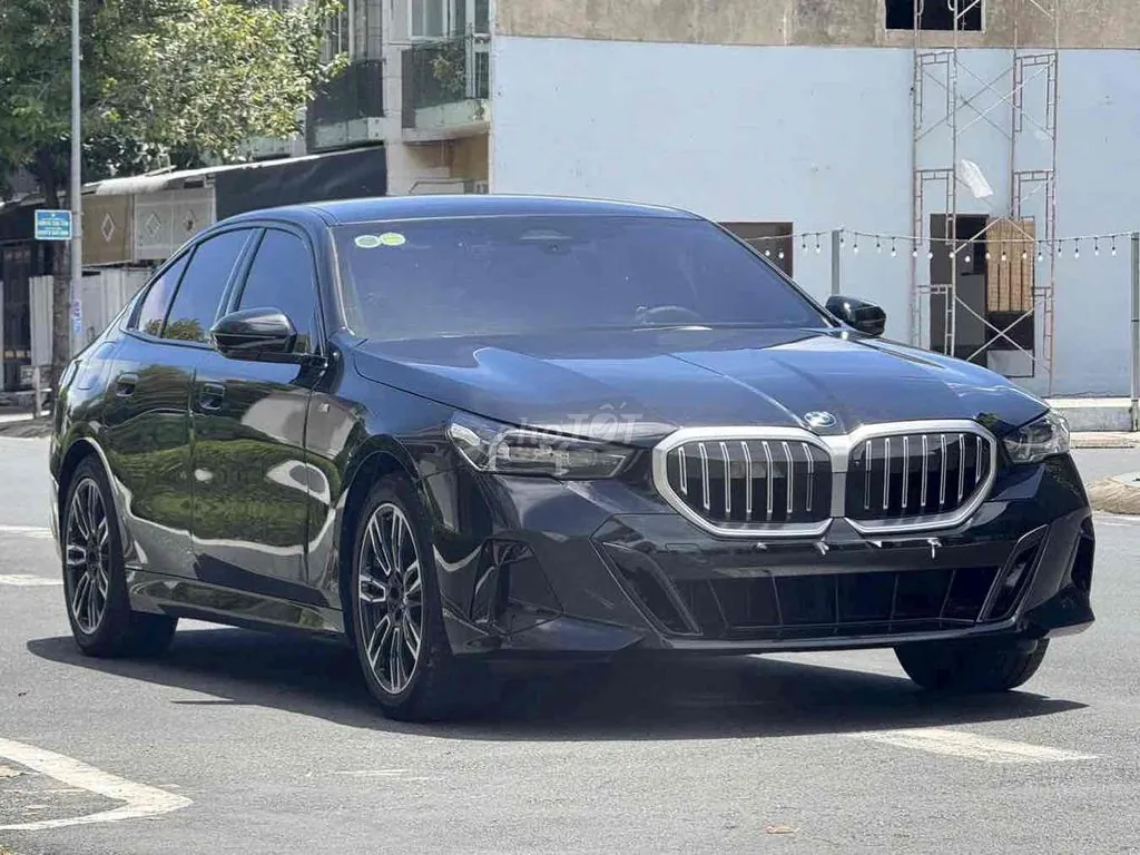 BMW 5 Series 2025 photo 2