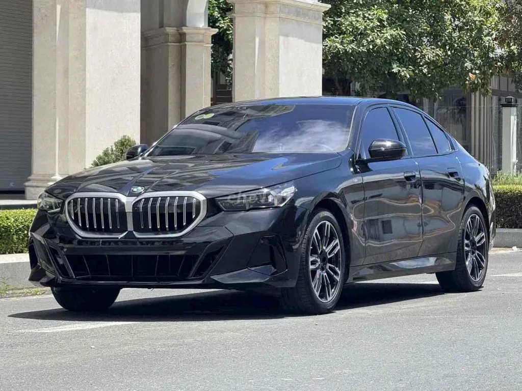 BMW 5 Series 2025 photo 3