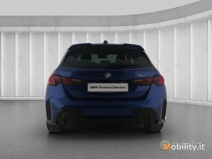 BMW 1 Series 2025 photo 2