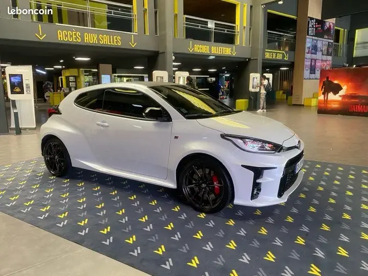 Toyota Yaris 2021 photo 2