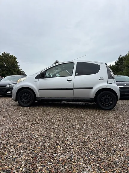 Peugeot 107 2006 photo 4
