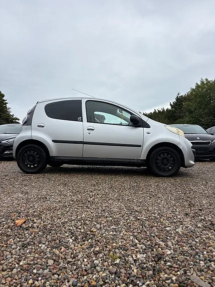 Peugeot 107 2006 photo 3