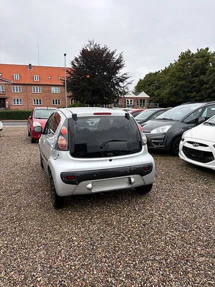 Peugeot 107 2006 photo 2
