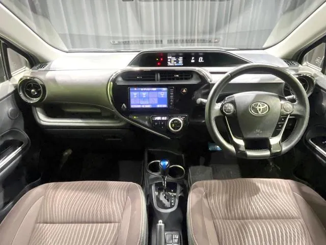 Toyota Aqua G 2018 photo 2
