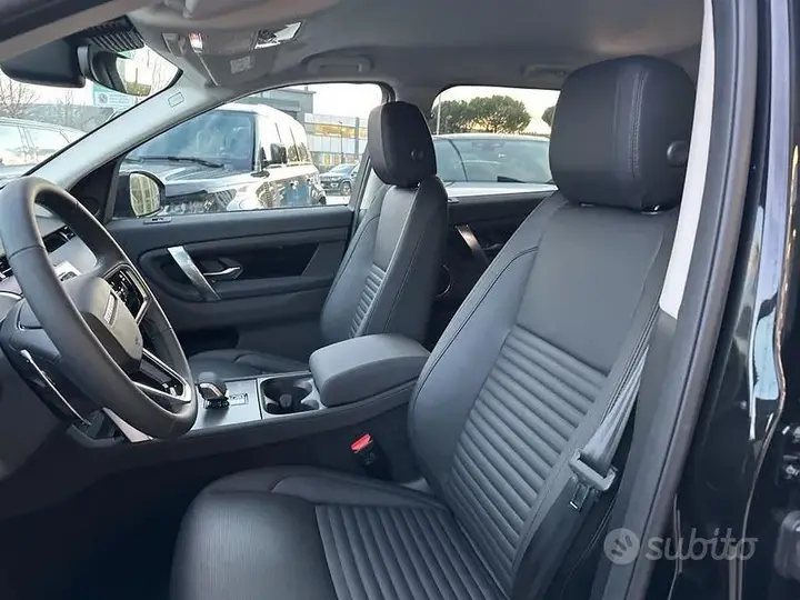 Land Rover Discovery Sport 2024 photo 3