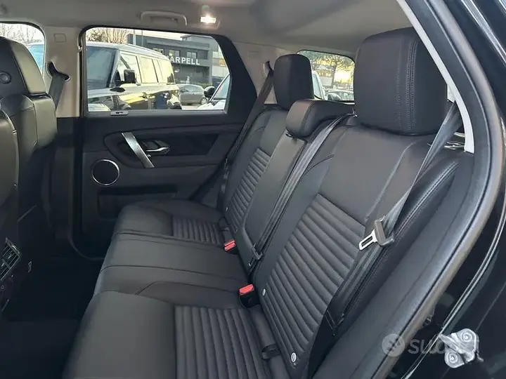 Land Rover Discovery Sport 2024 photo 5