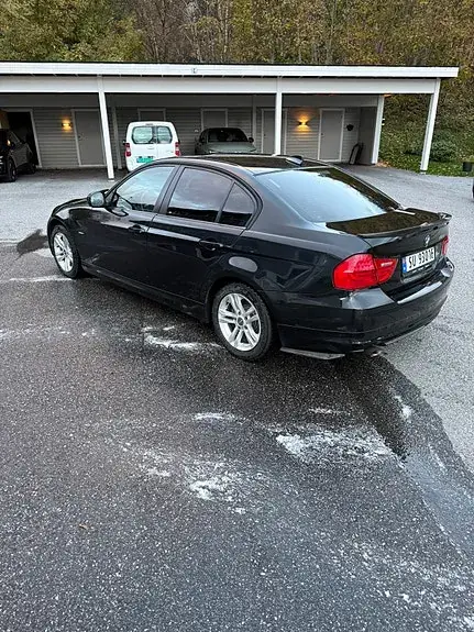 BMW 318D 2009 photo 3