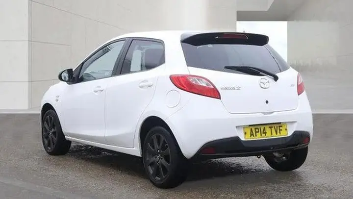 Mazda Mazda2 2014 photo 5