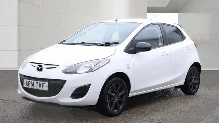 Mazda Mazda2 2014 photo 2
