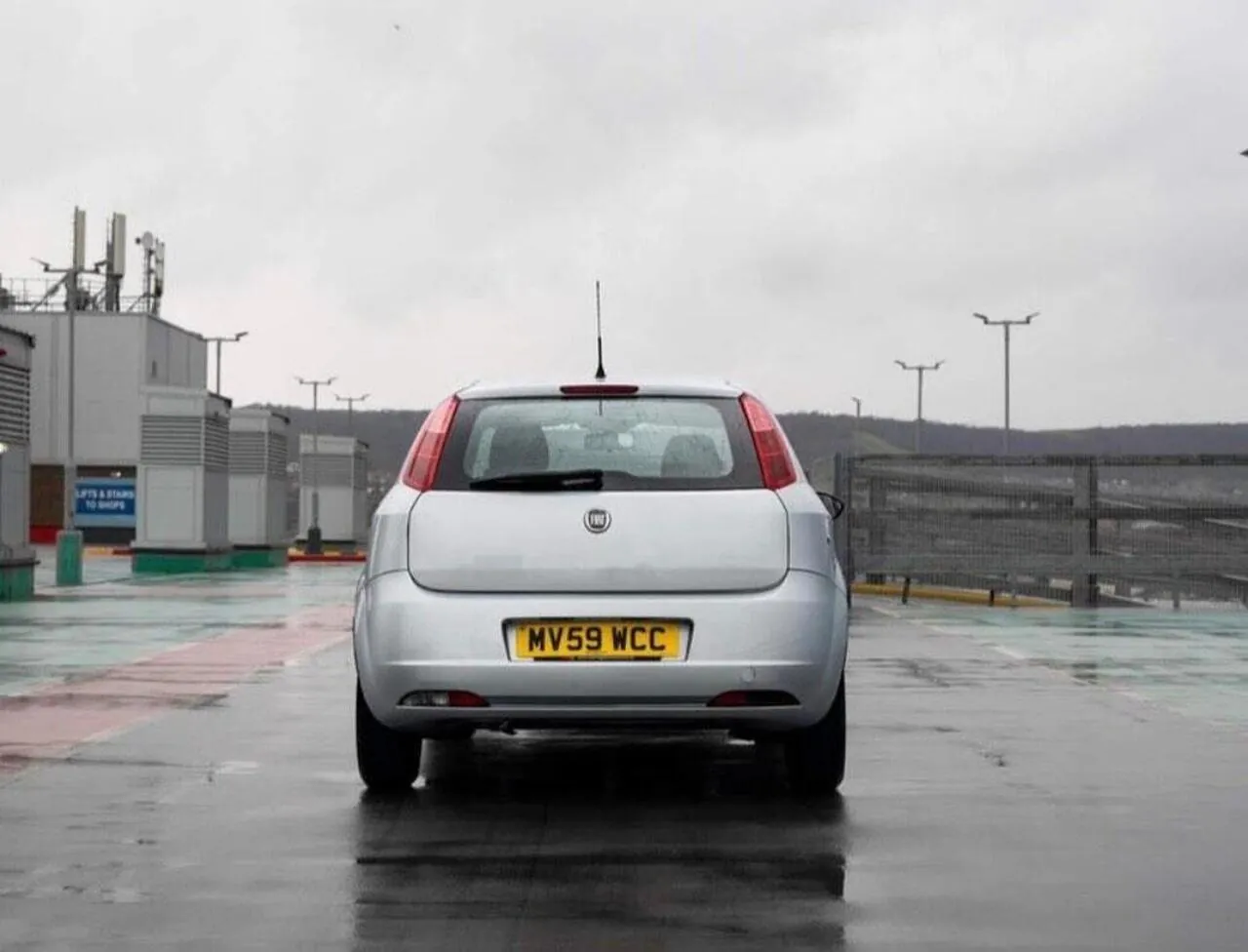 Fiat Grande Punto 2009 photo 2