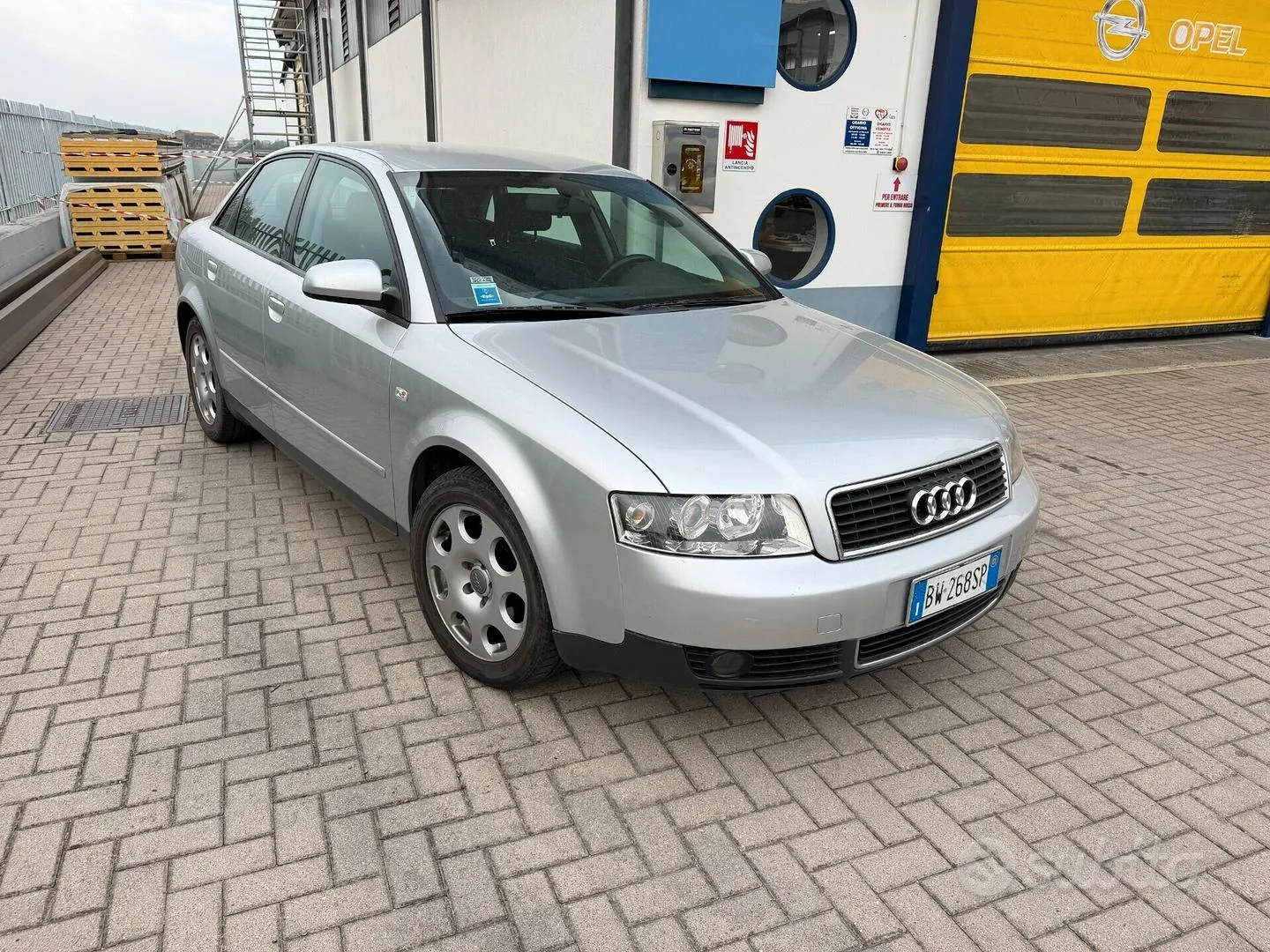 Audi A4 2001 photo 2