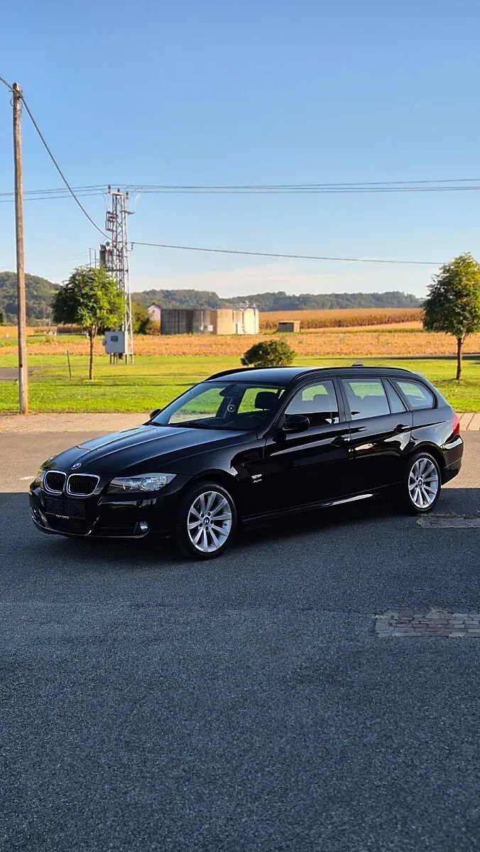 BMW 3 Series 2011 photo 3