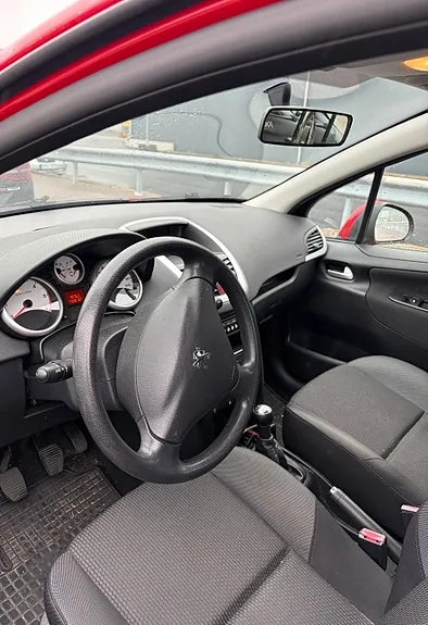 Peugeot 207 2010 photo 4