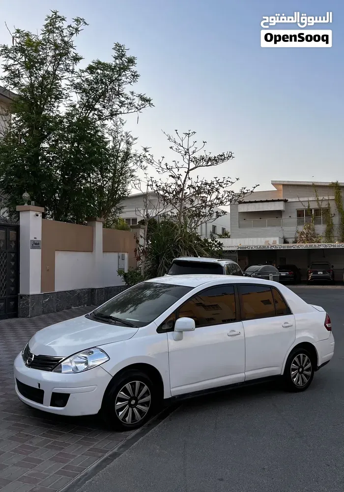 Nissan Tiida 2011 photo 5